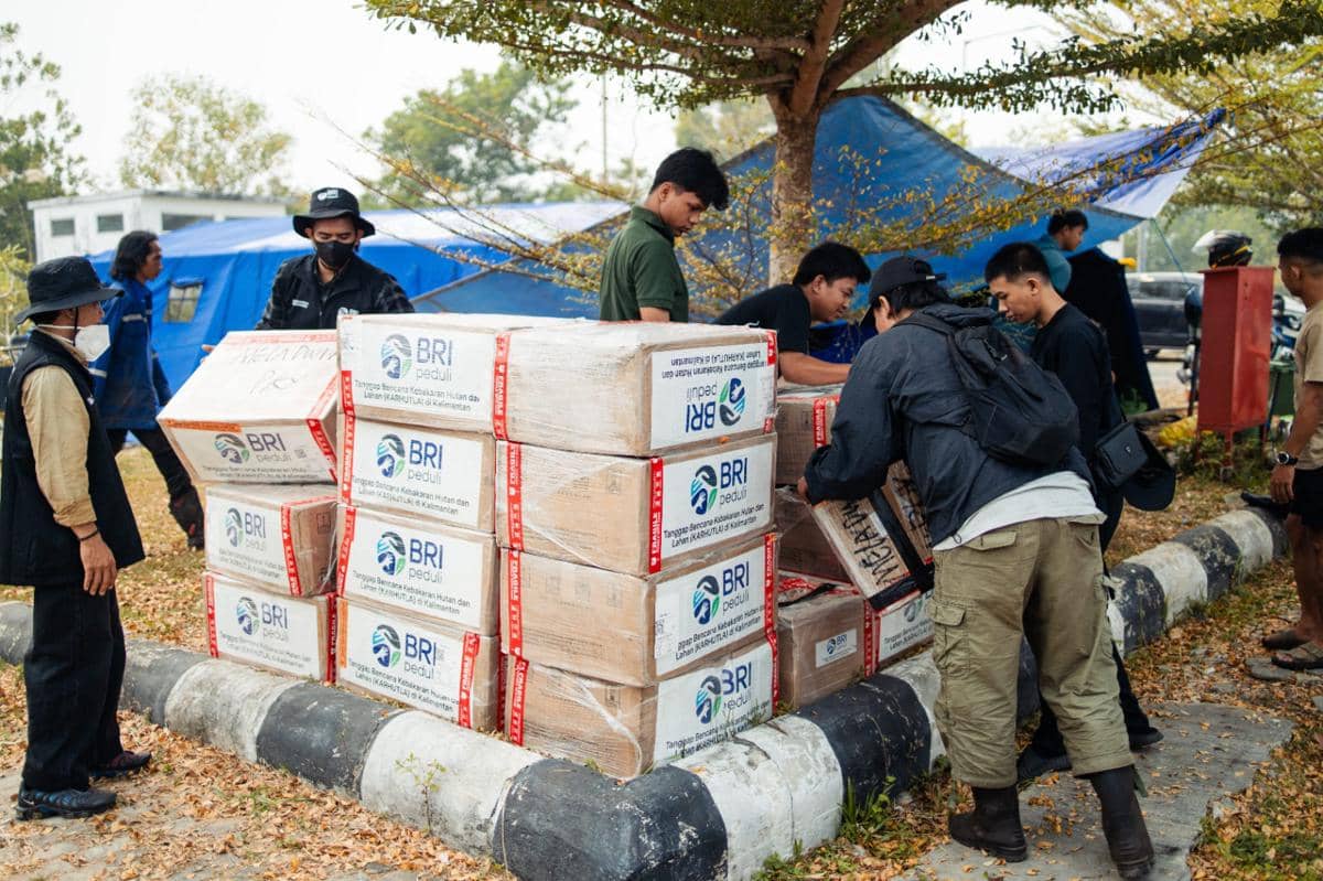 BRI Peduli bantu peralatan untuk padamkan karhutla di Kalbar. (Dok. BRI)