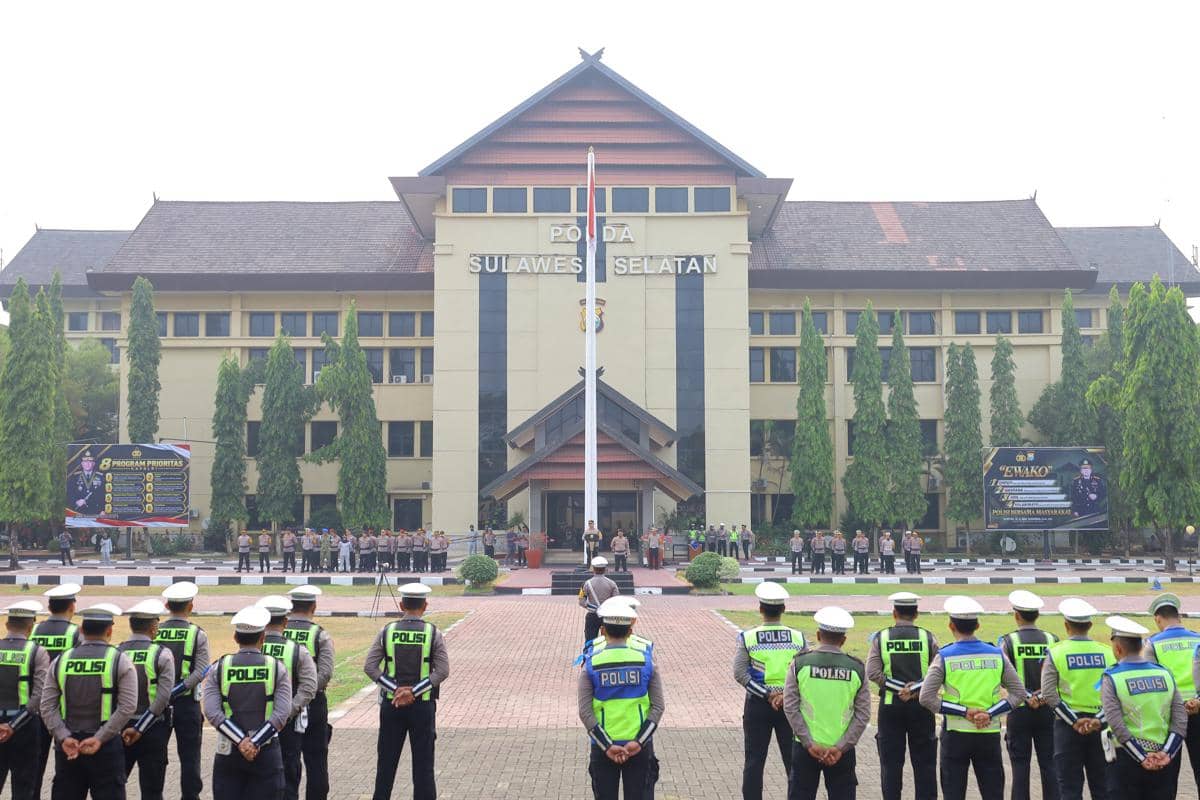 Apel Gelar Pasukan Operasi Patuh 2026 yang dipimpin Kapolda Sulsel, Irjen M. Awal Chairuddin, di Kantor Polda Sulsel, Senin (26/10/2026). (D