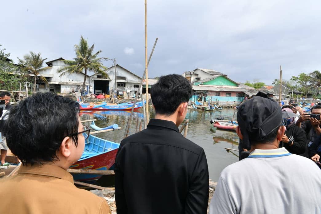 Gibran Tinjau Langsung Pendangkalan Sungai di Cilacap, Ajak Dialog Nelayan