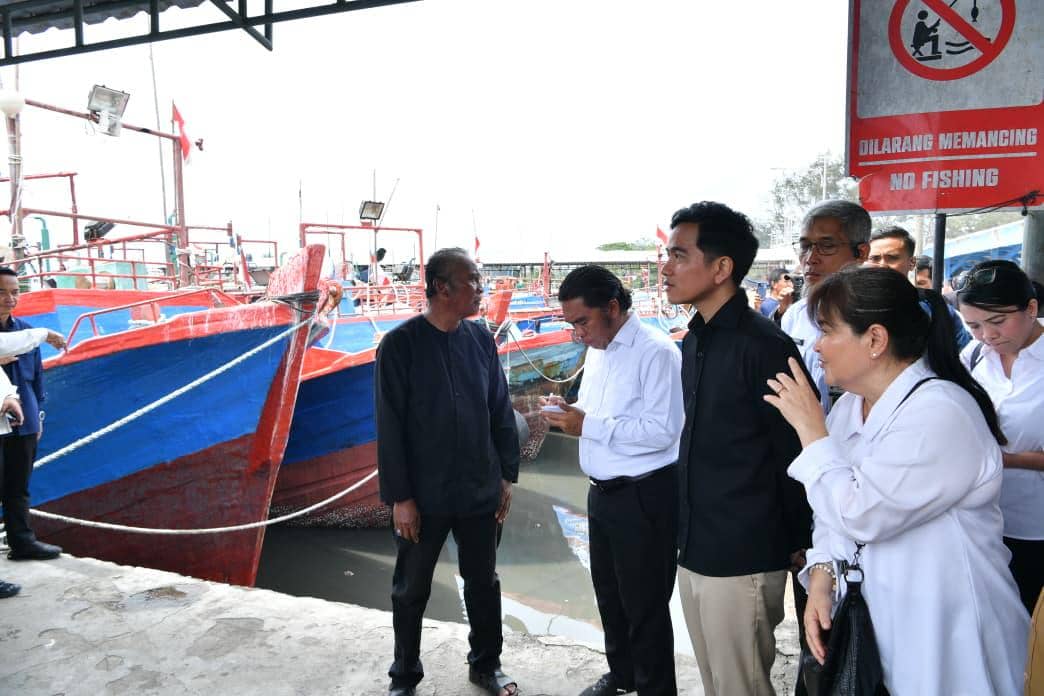 Gibran Tinjau Langsung Pendangkalan Sungai di Cilacap, Ajak Dialog Nelayan