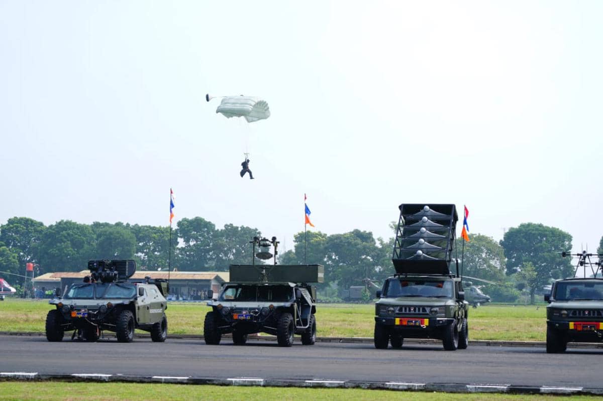 Panglima TNI-Kapolri Jadi Warga Kehormatan Korpasgat, Raih 3 Brevet