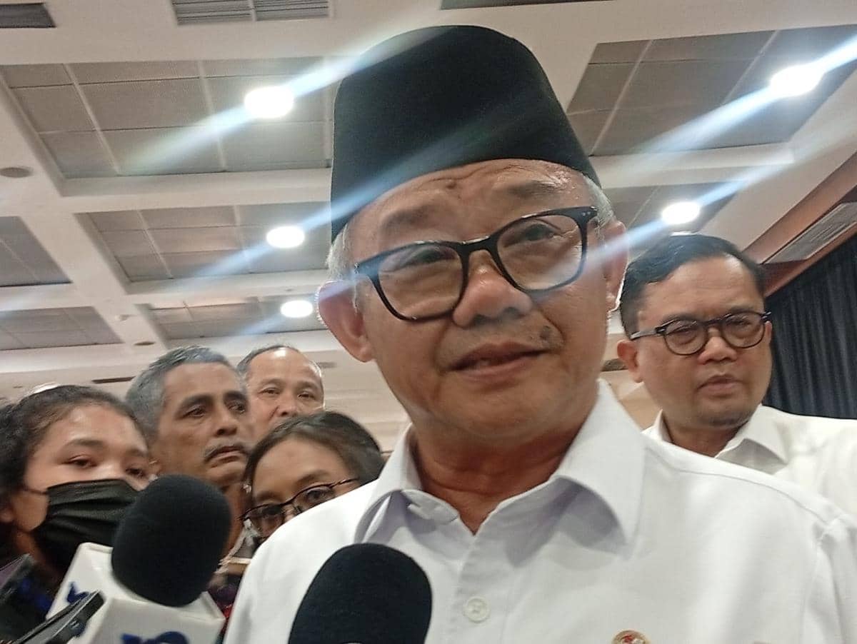 Mendikdasmen Abdul Mu'ti memaparkan pencapaian Kemendikdasmen dalam dua tahun di Gedung Kemendikdasmen, Senin (26/10/2026). (IDN Times/Dini 