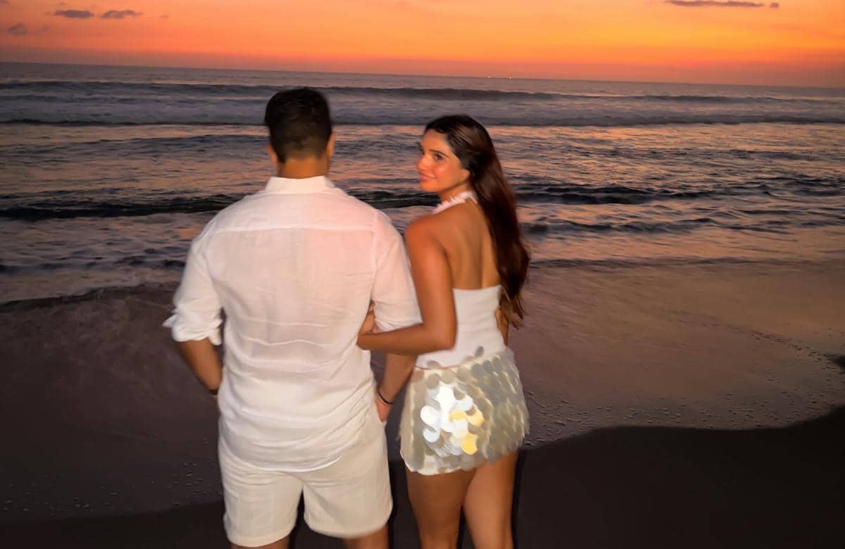 Keseruan Juhi Bhatt Liburan di Bali Bareng Kekasih