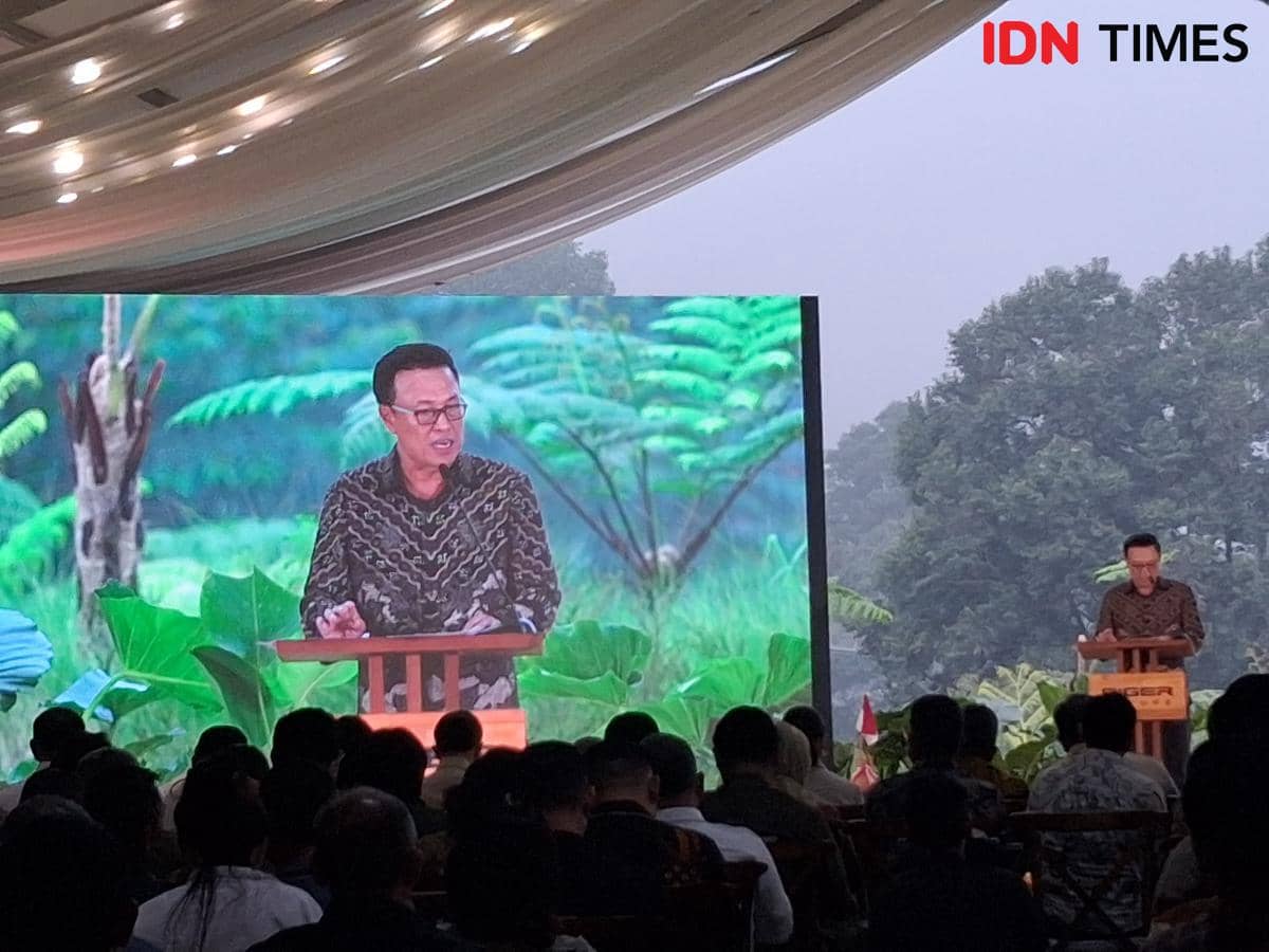 Menteri Pariwisata RI Widiya dan pendiri Eiger Group Ronny Lukito pada soft opening Eiger Nature di kawasan Puncak, Bogor.