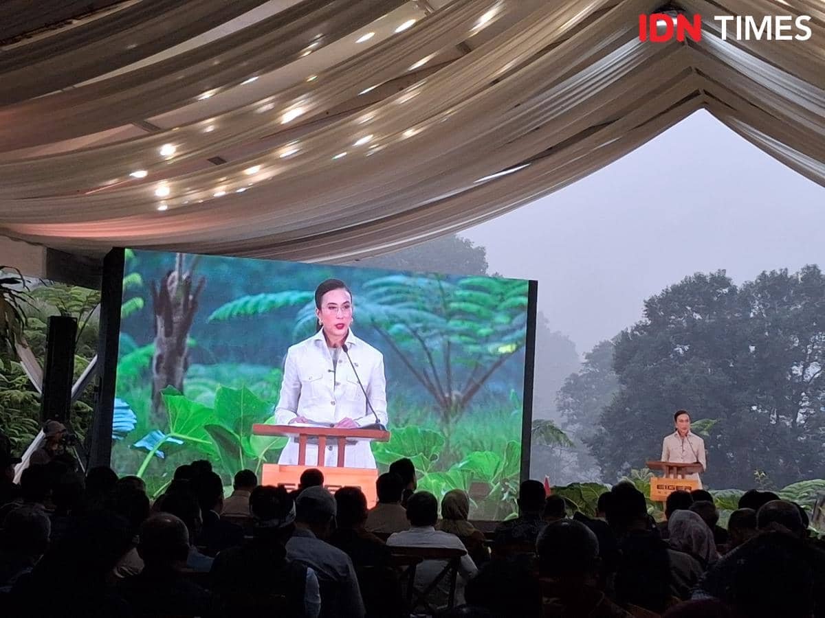 Menteri Pariwisata RI Widiyanti Putri Wardhana menyampaikan sambutan pada soft opening Eiger Nature di Puncak, Bogor.