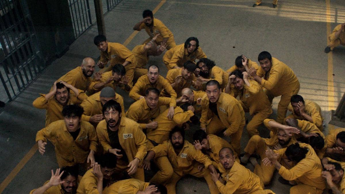 Potongan adegan dari film Ghost in the Cell dalam dokumentasi Come and See Pictures yang menyertai artikel.