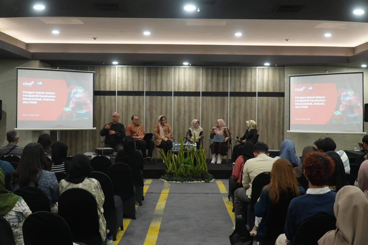 Peserta mengikuti diskusi publik tentang kebijakan pangan sehat dari perspektif kesehatan, hukum, dan HAM di Semarang.