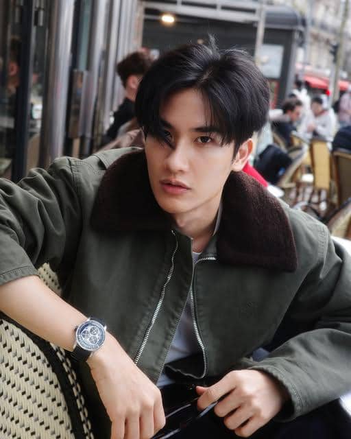 OOTD Pakai Jam Tangan ala Tay Tawan