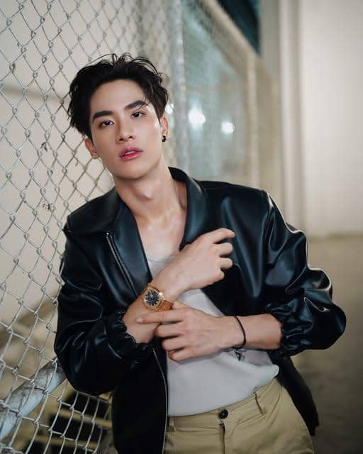 OOTD Pakai Jam Tangan ala Tay Tawan