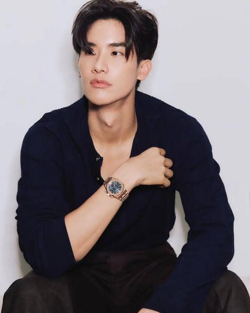 OOTD Pakai Jam Tangan ala Tay Tawan