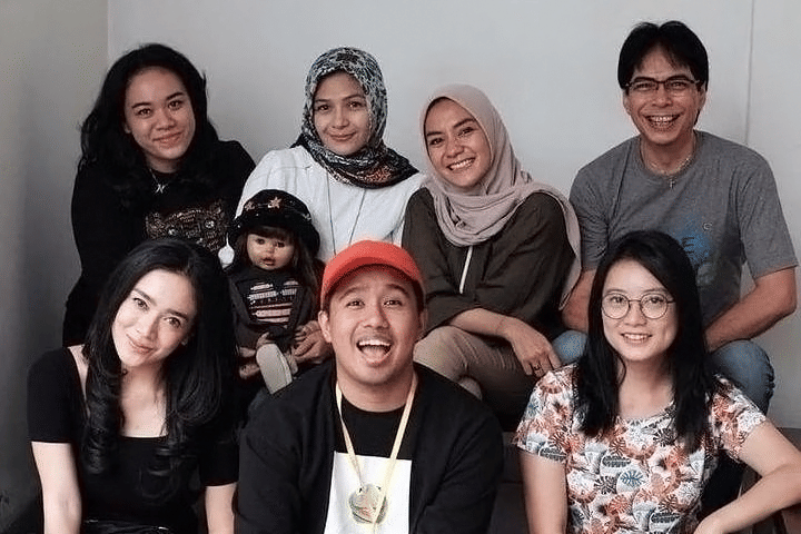 [QUIZ] Bisakah Kamu Menebak Artis 90-an Ini Berdasarkan Matanya Saja?