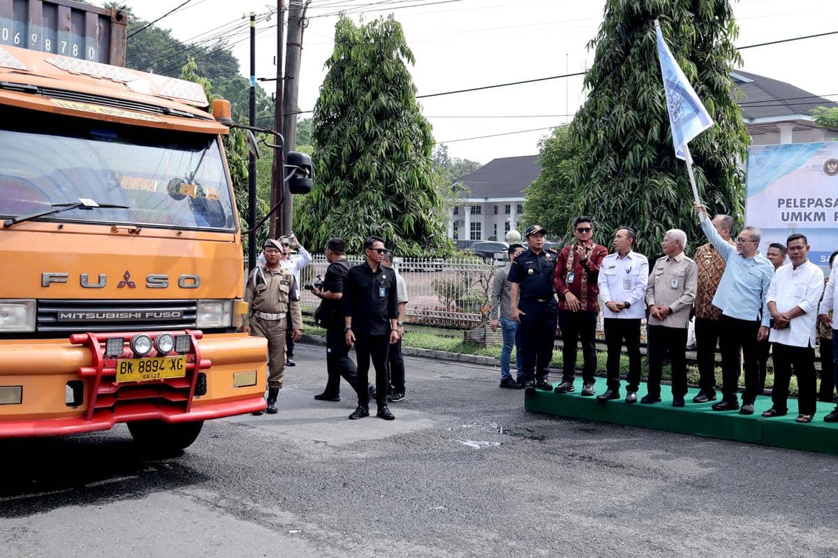 Foto Wagub Sumut Bersama Menko Pangan Lepas Ekspor Perdana 40 Ton ke Thailand (1).jpeg