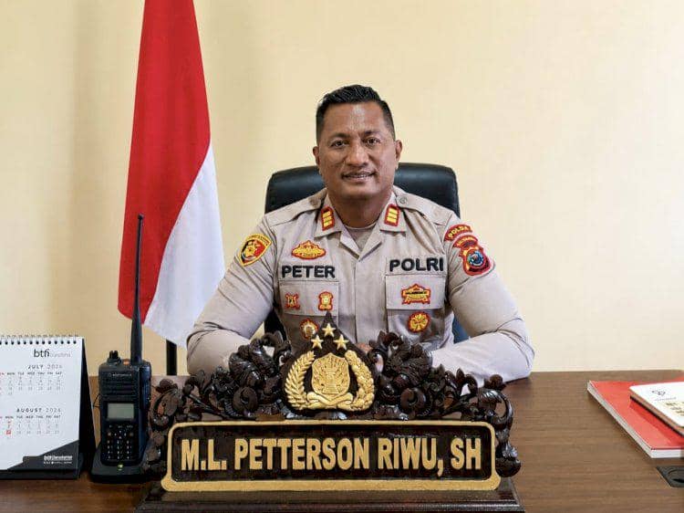 Potret Kapolsek Maulafa AKP M. L. Petterson Riwu mengenakan seragam kepolisian dalam dokumentasi Polresta Kupang Kota.