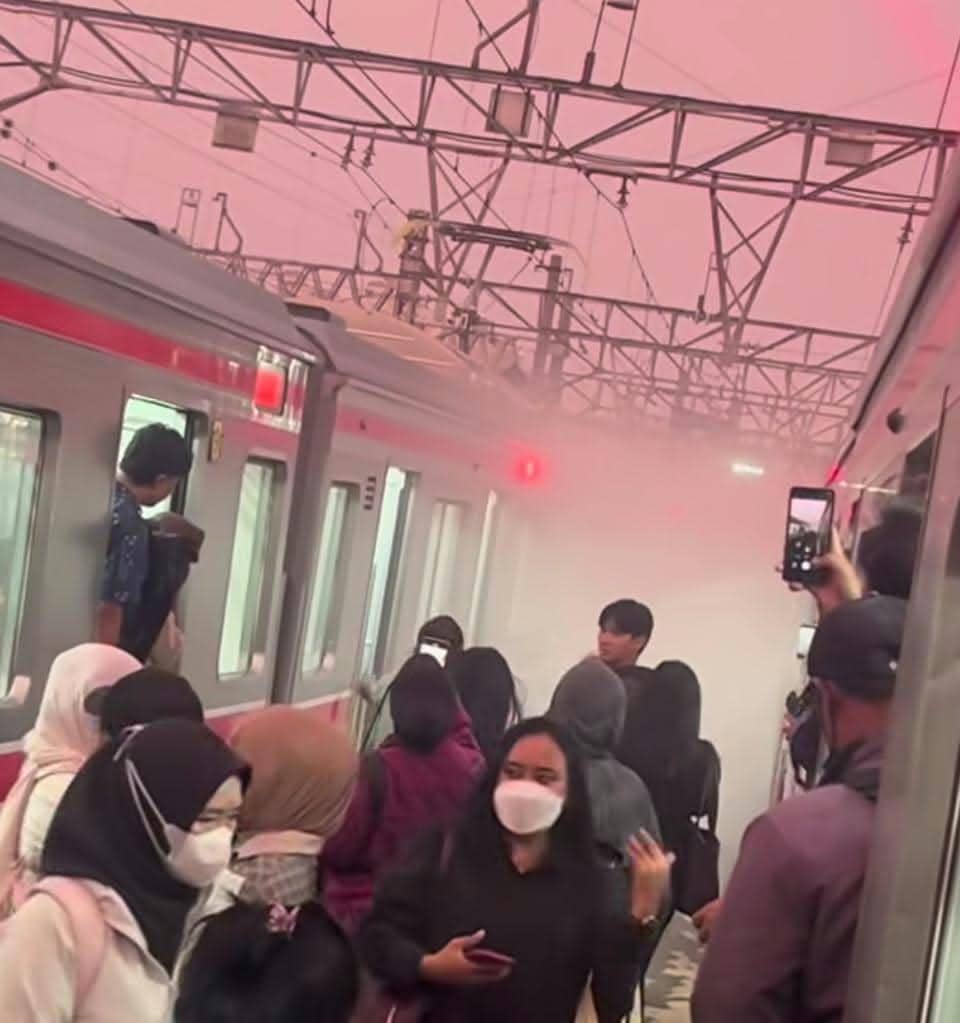 Viral KRL Jakarta Kota Berasap Penumpang Berlarian, Ini Penjelasan KAI
