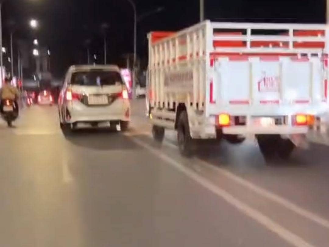 Tangkap layar rekaman video aksi mobil KDMP melintas ugal-ugalan di Kota Bandar Lampung. (IDN Times/Istimewa).