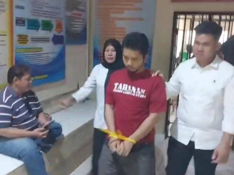 Polisi meringkus dan memeriksa tersangka IS, guru cabuli santriwati di Ponpes Lampung Utara