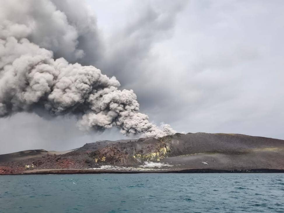 Petugas BKSDA Amati Erupsi Anak Krakatau, Sempat Panik Dengar Gemuruh