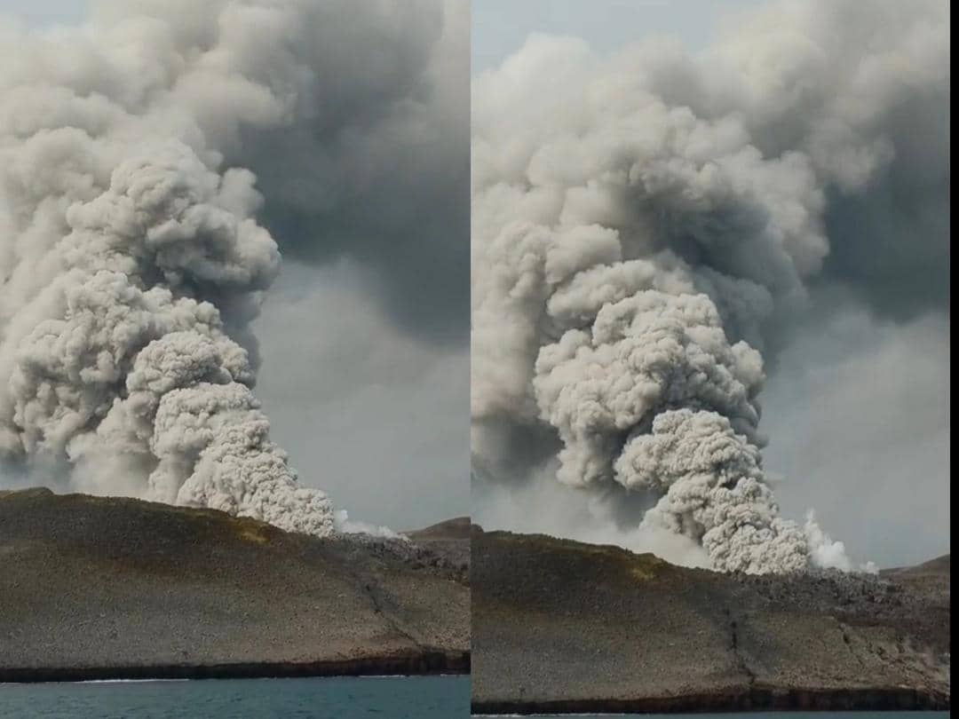 Aktivitas erupsi Gunung Anak Krakatau dari perairan Selatan Sunda, Lampung Selatan