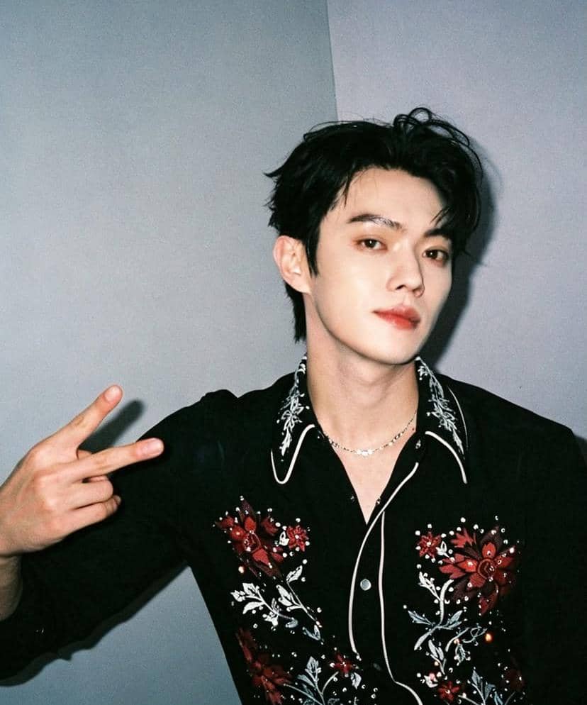 Potret Xu Kai dari akun Instagram sosoalive7 yang menampilkan wajahnya dalam komposisi potret sederhana dan jelas.