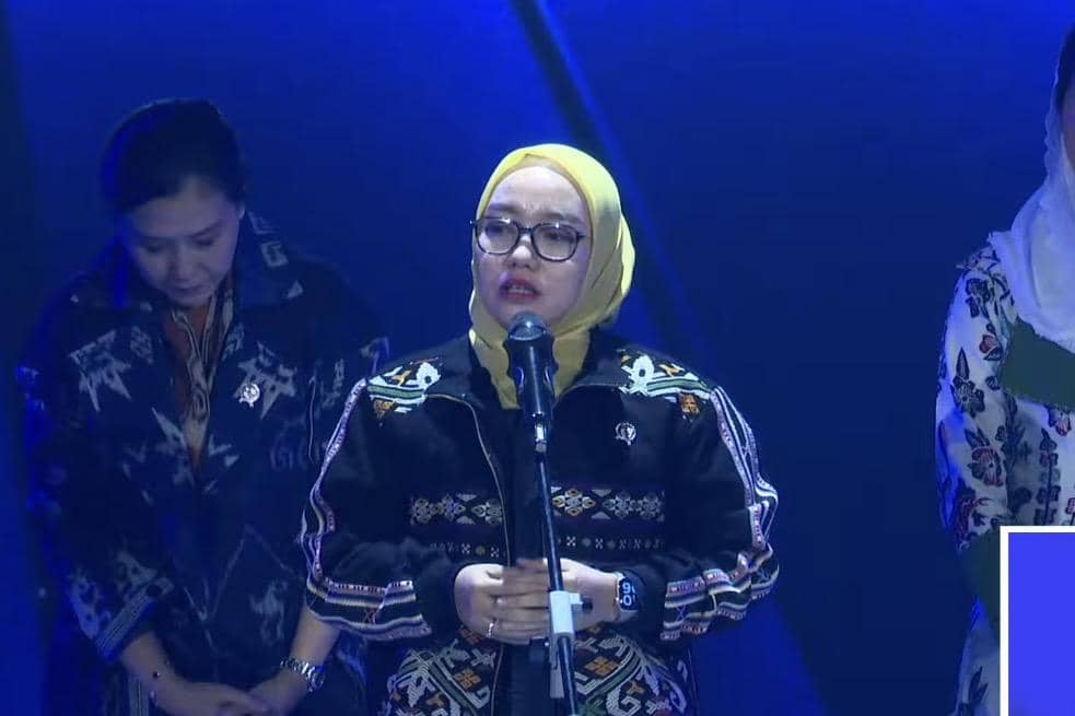 Wakil Menteri Koperasi Farida Farichah membahas peran koperasi untuk membawa usaha masyarakat ke pasar internasional.