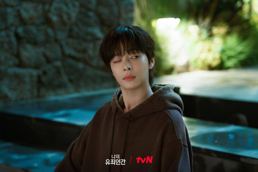 7 Cara Kang Jae Hee Menyelidiki Yoon Yi Jun di Love in Disguise