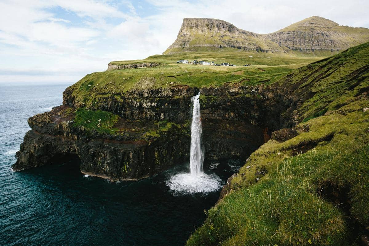 5 Fakta Gasadalur, Desa Terpencil Faroe dengan Air Terjun ke Laut