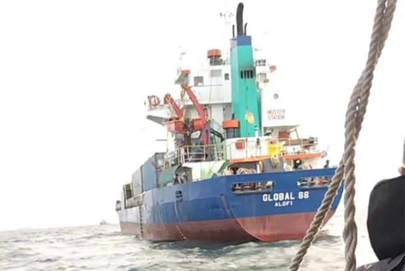Kapal Muatan Rokok Diduga Ditahan TNI AL, Dasar Penahanan Dipertanyakan