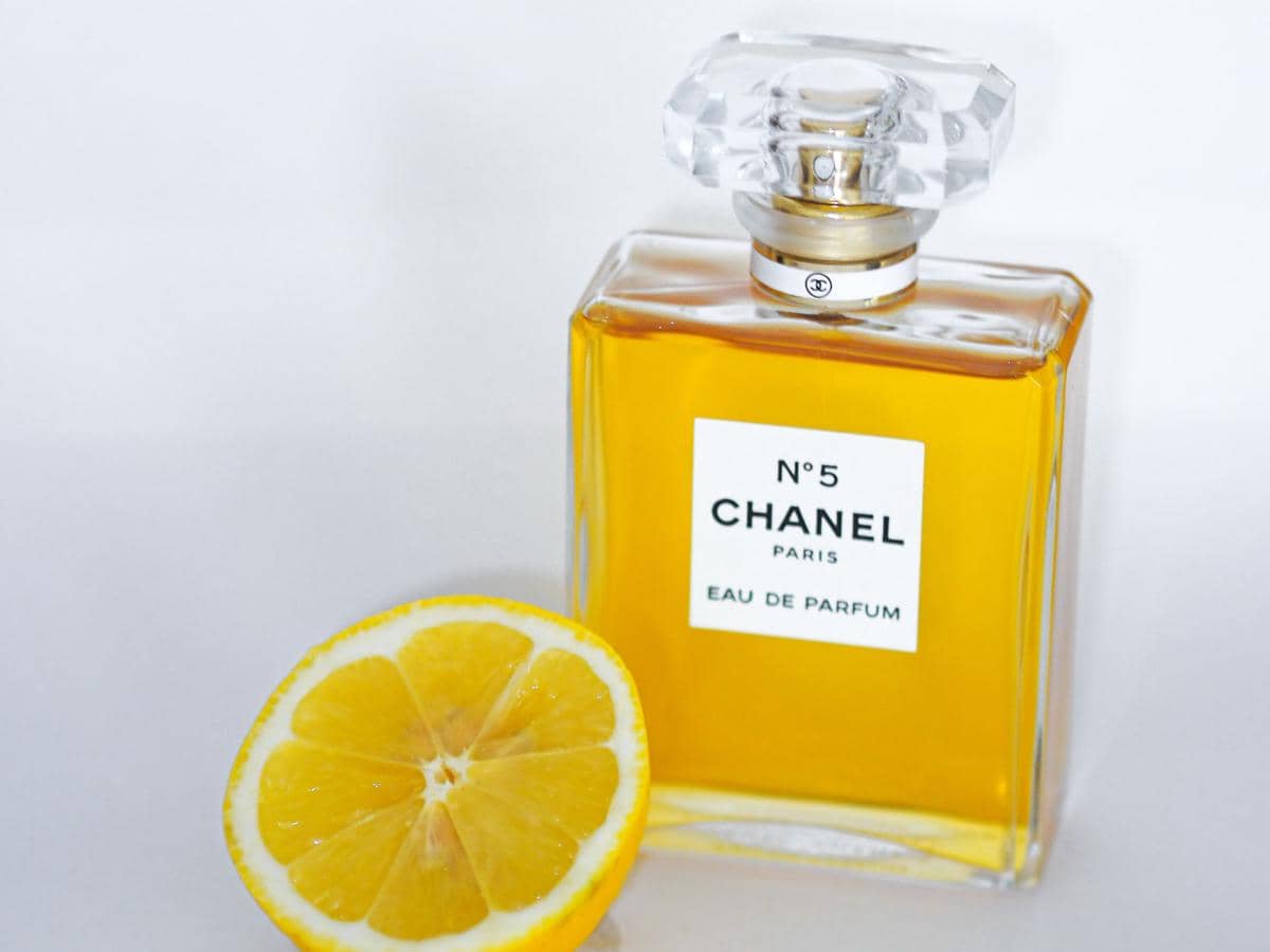 ilustrasi parfum aroma buah 