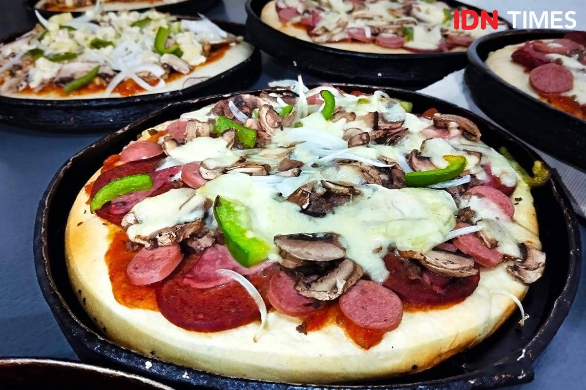 Produk piza Portobello di Jalan Halmahera Semarang. (IDN Times/Dhana Kencana)