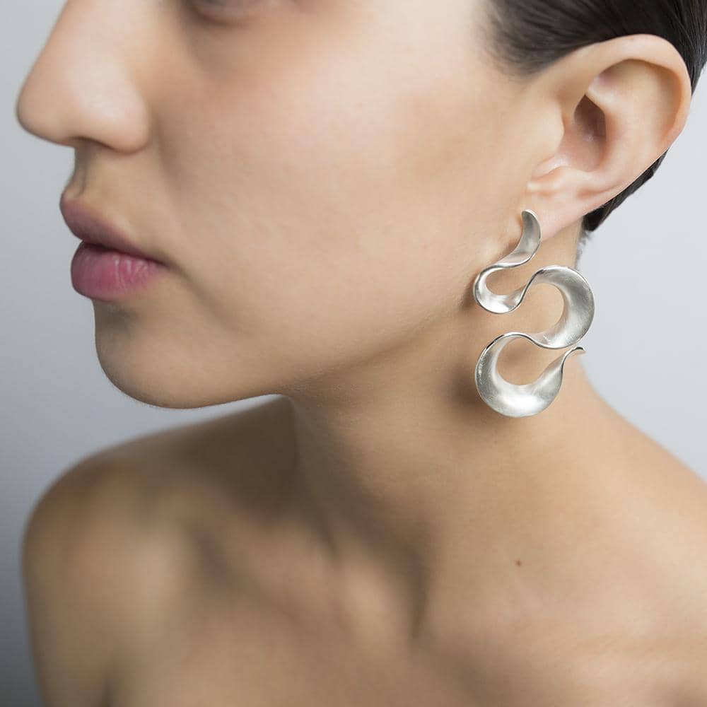 Ilustrasi anting