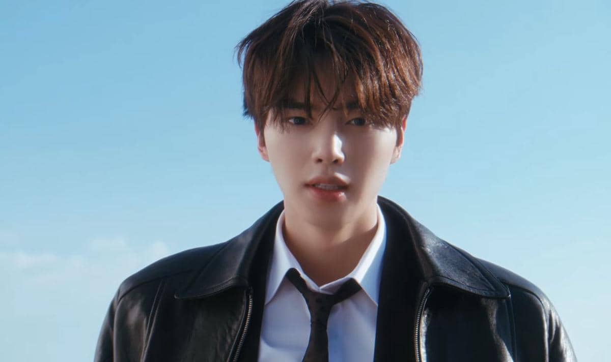 Cuplikan MV ILLIT 