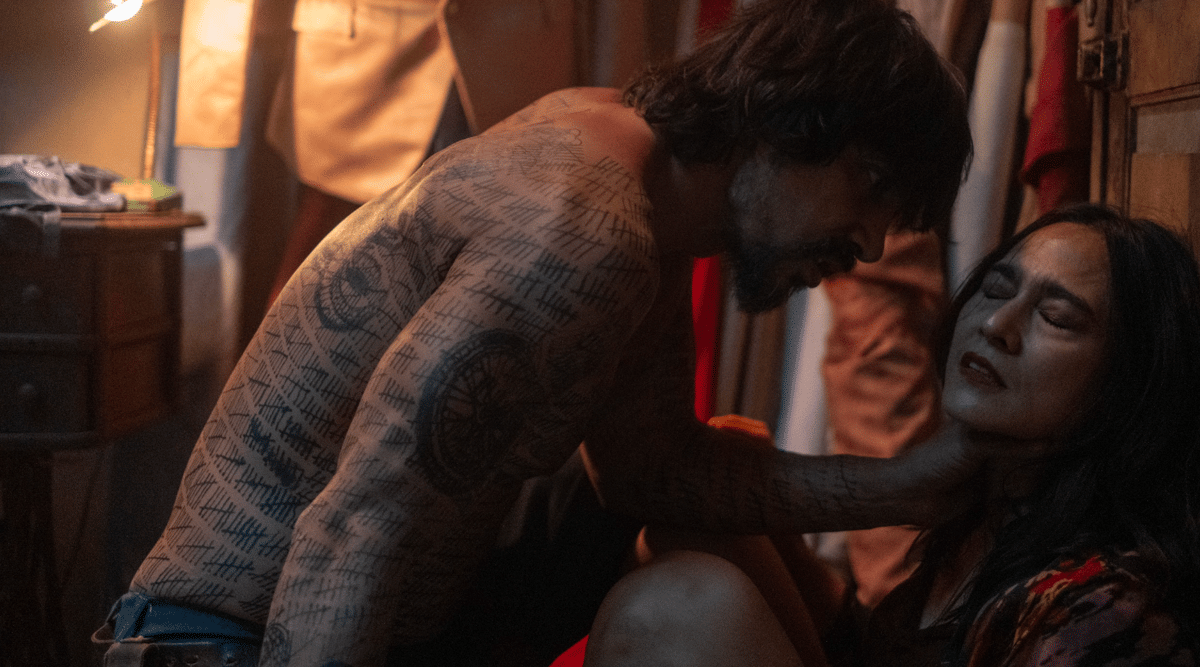 Tangkapan layar cuplikan film Secrets dari Netflix yang digunakan sebagai materi promosi resmi tayangan tersebut.