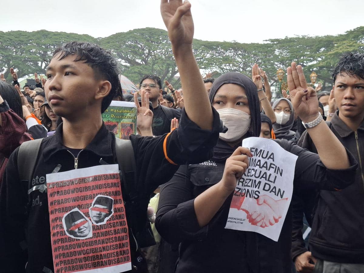 Demonstran di Malang Sampaikan 6 Tuntutan pada Rezim Prabowo-Gibran