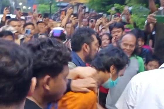 Teriakan Warga Iringi Rekonstruksi Mutilasi Ibu-Anak di Madiun