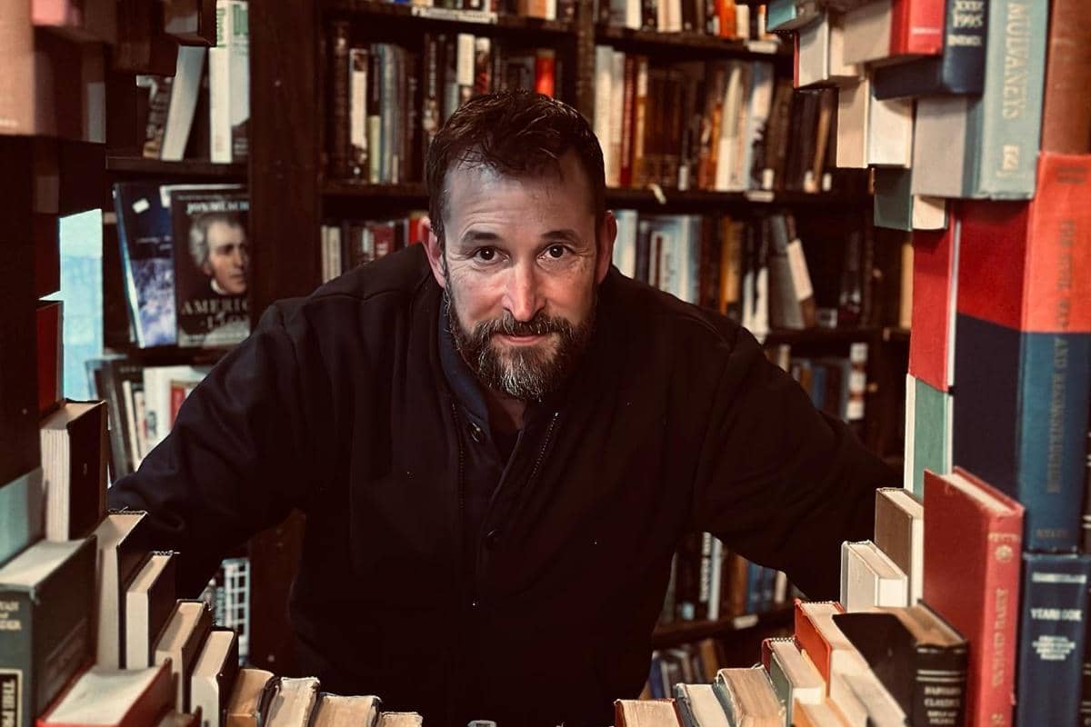 Profil Noah Wyle, Dinobatkan Menjadi Sexiest Man Alive 2026