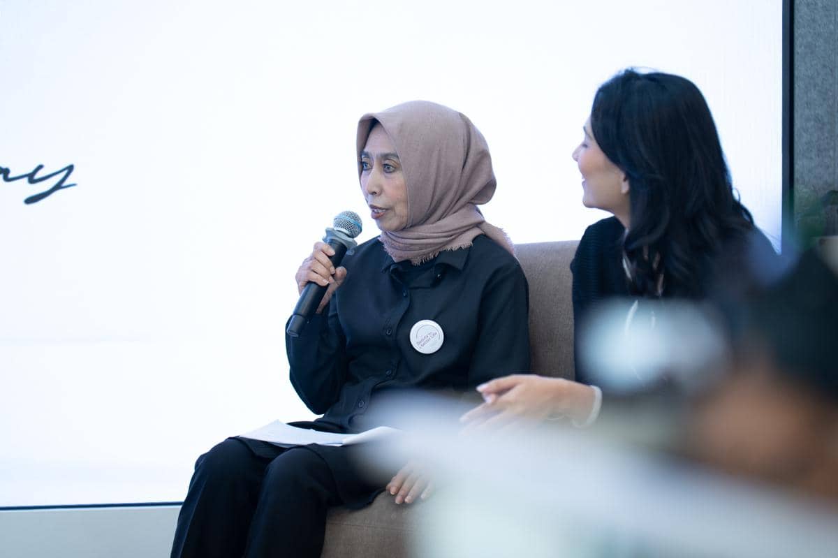 4. Achadianingsih, Trainer BFBL TC Cianjur, praktisi di bidang kecantikan selama 45 tahun, trainer di berbagai LKP, asesor sertifikasi kompetensi nasional di bawah BNSP, Ketua Tiara Kusuma Kabupaten Cianjur.jpg