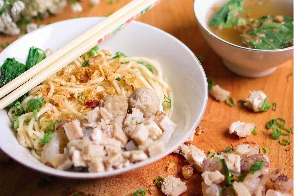 5 Kuliner Legendaris Bandung yang Lokasinya Berdekatan, Awas Kalap!