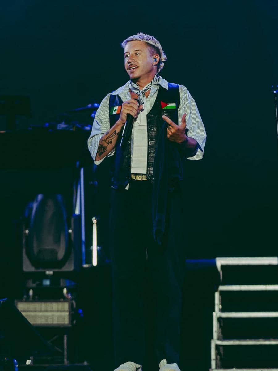 Potret Macklemore yang dibagikan melalui akun Instagram miliknya dengan nama pengguna @macklemore.