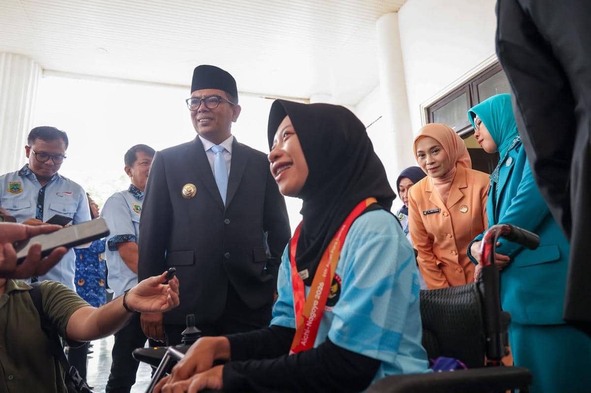 Peraih emas Asian Para Games Handayani dapat mobil dan rumah dari gubernur (Dok. Adpim)