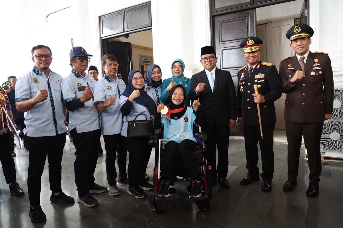 Peraih emas Asian Para Games Handayani dapat mobil dan rumah dari gubernur (Dok. Adpim)
