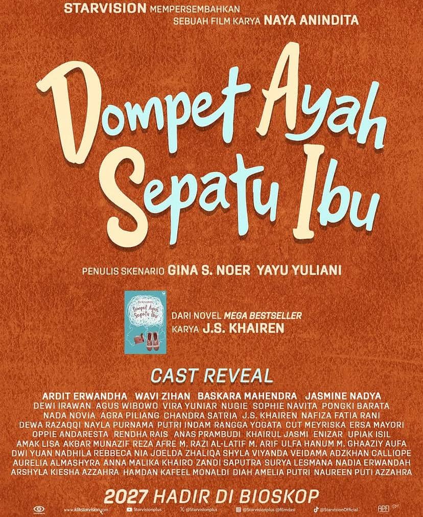 Para pemeran Dompet Ayah Sepatu Ibu berpose bersama dalam acara cast reveal yang diunggah akun Instagram Ardit Erwandha.