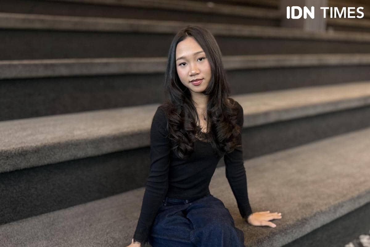 Michelle Karla berpose untuk potret yang diambil pada Rabu, 21 Oktober 2026, oleh Elizabeth Chiquita.