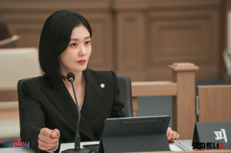 Aktris Jang Na Ra tampil dalam sebuah adegan drama Korea Good Partner 2 produksi stasiun televisi SBS.