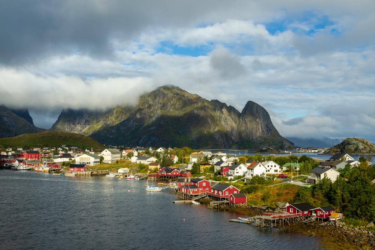 5 Fakta Menarik Reine, Desa Nelayan di Utara Norwegia