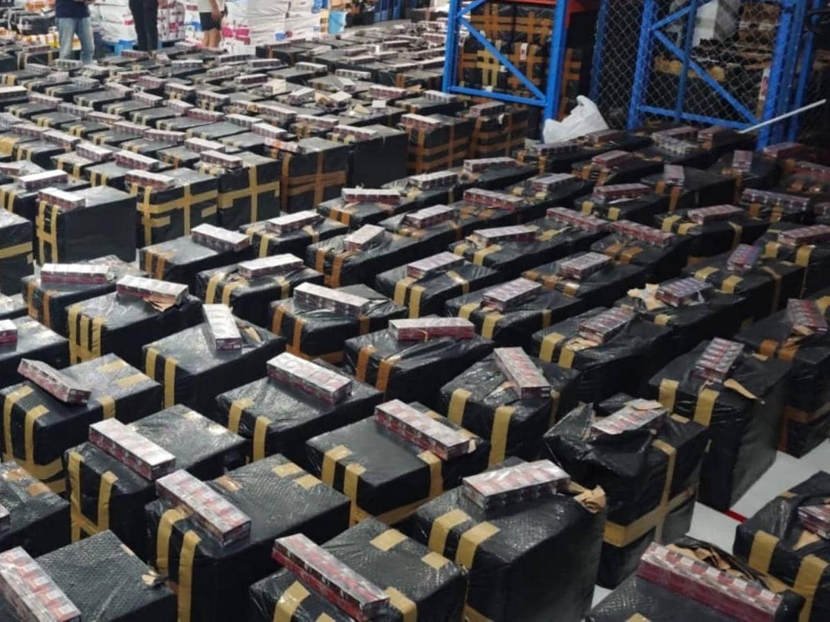 10 Juta Batang Rokok Ilegal Rp14,8 Miliar Disita di Bakauheni