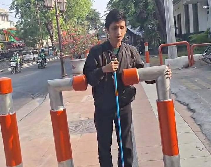 Komunitas Tunanetra Keluhkan Trotoar di Surabaya yang Kurang Ramah