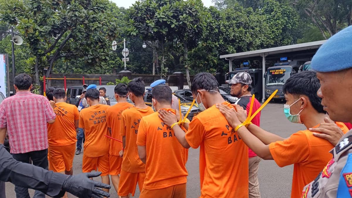 Polisi Amankan 8 Pelaku Penyerangan Tukang Parkir di Pasar Caringin