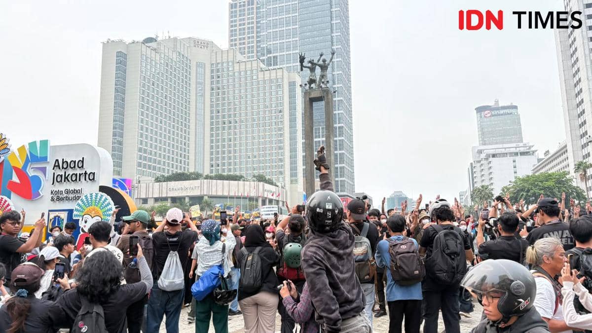 Suasana aksi demo 28 Oktober di kawasan Bundaran HI, Jakarta, Rabu (28/10/2026). 