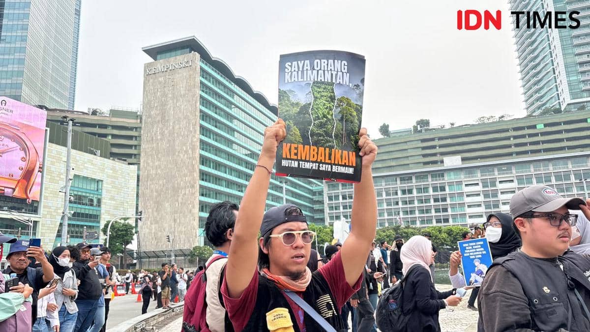 Suasana aksi demo 28 Oktober di kawasan Bundaran HI, Jakarta, Rabu (28/10/2026). (IDN Times/Cantika Lutfiah)