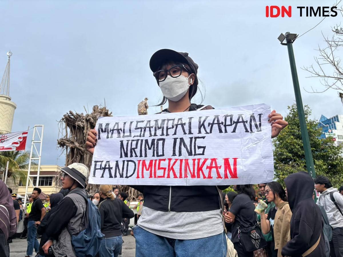 Mahasiswa Gelar Aksi di DPRD DIY, Guru Besar UGM Ikut Turun ke Jalan